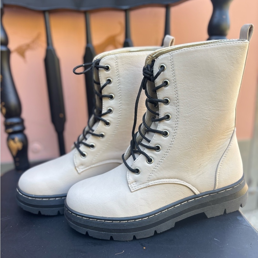 CCOCCI Cream Lace-Up Combat Boots - Picture 2 of 5
